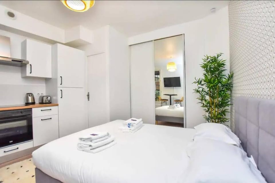 Bed, Kitchen or kitchenette, pet friendly, stove