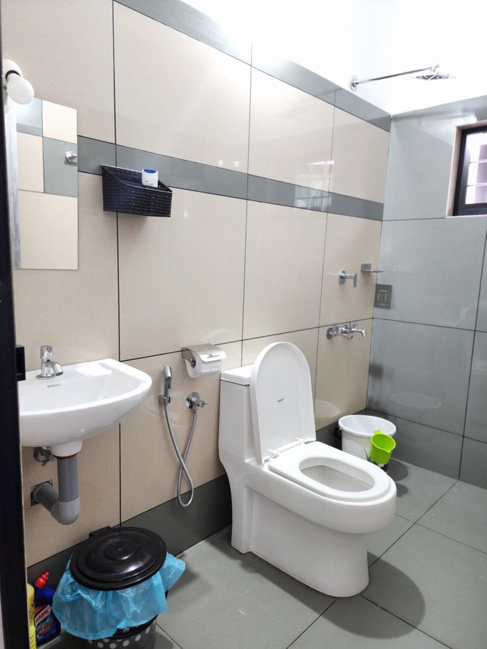 Shower, Toilet, Bathroom, bidet, towels
