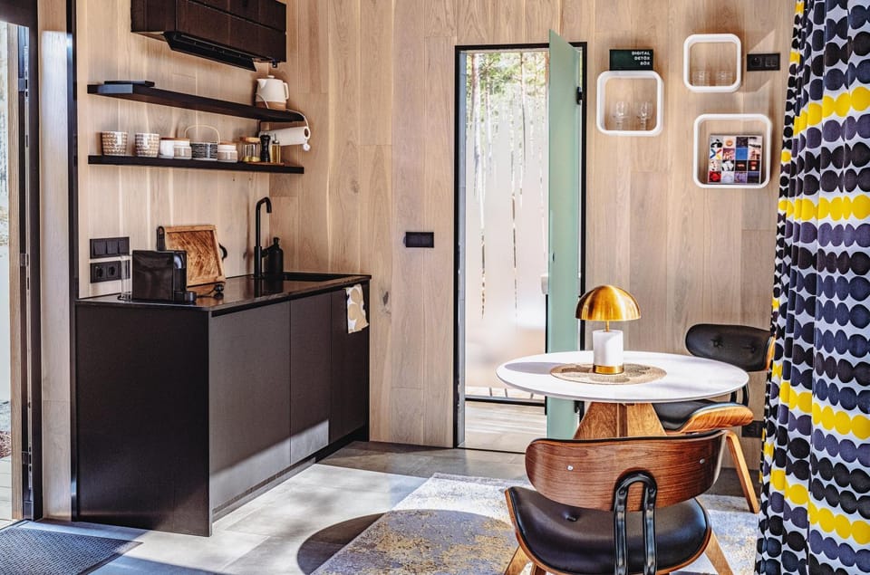 Shower, Coffee/tea facilities, Kitchen or kitchenette, Dining area, kitchen