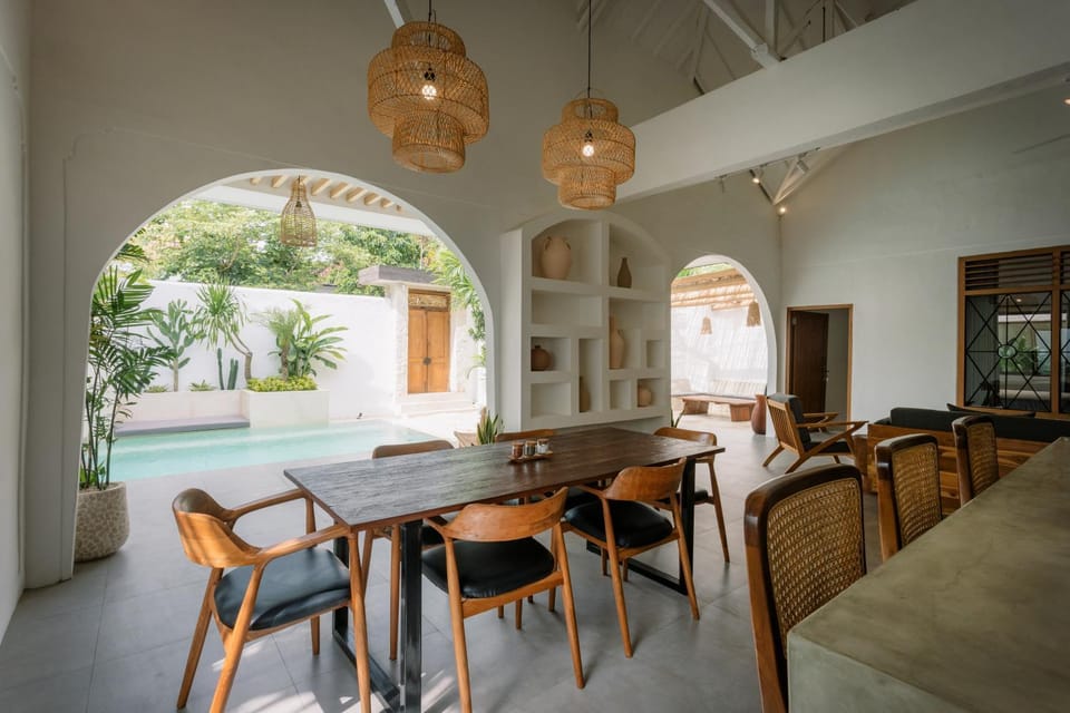 Seating area, Dining area, Pool view