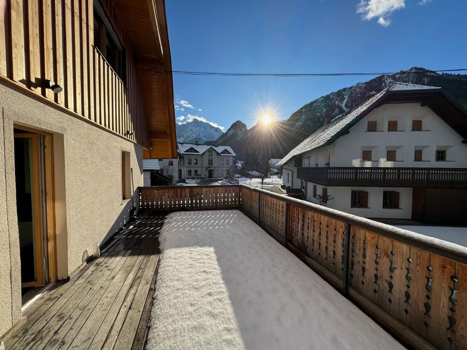 Balcony/Terrace, Mountain view