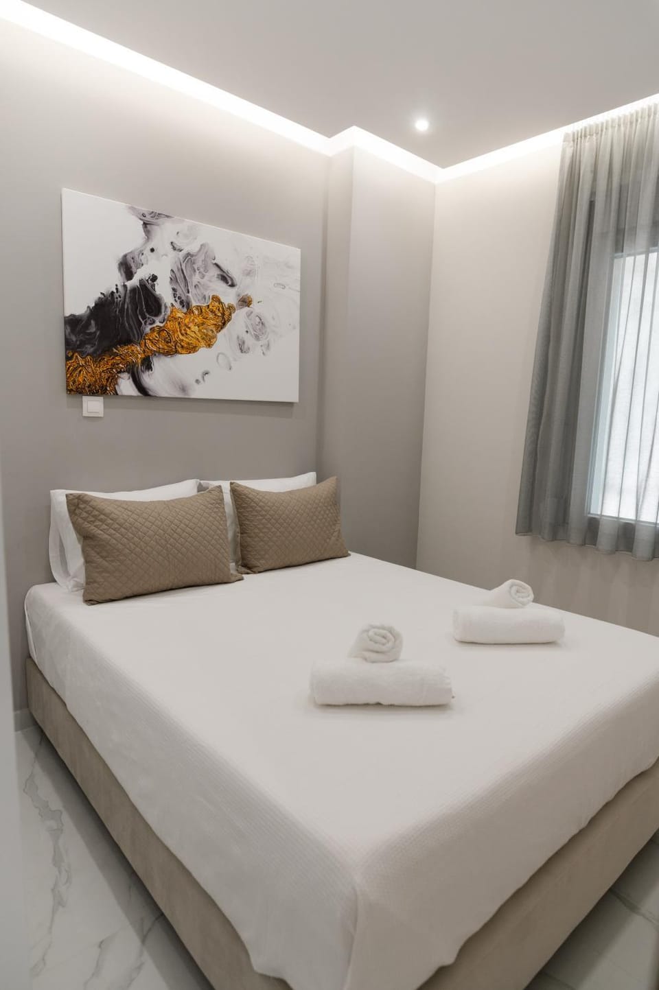 Bed, Photo of the whole room, Bedroom, towels