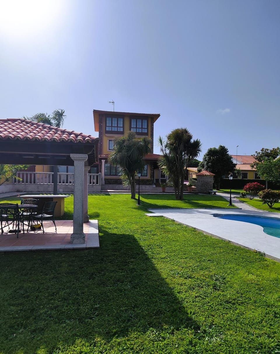 Property building, Garden, Pool view