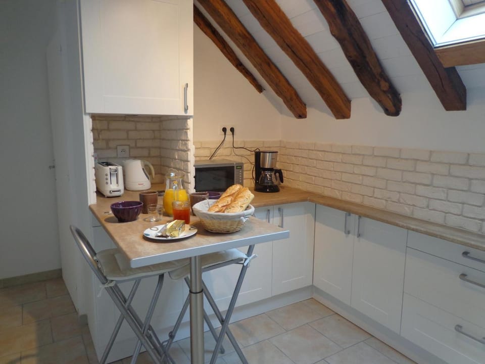 Property building, Kitchen or kitchenette, Living room