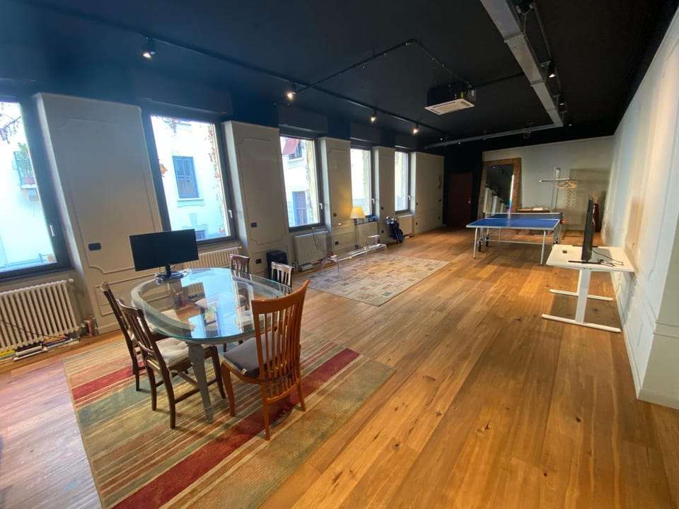 TV and multimedia, Living room, Seating area, Dining area