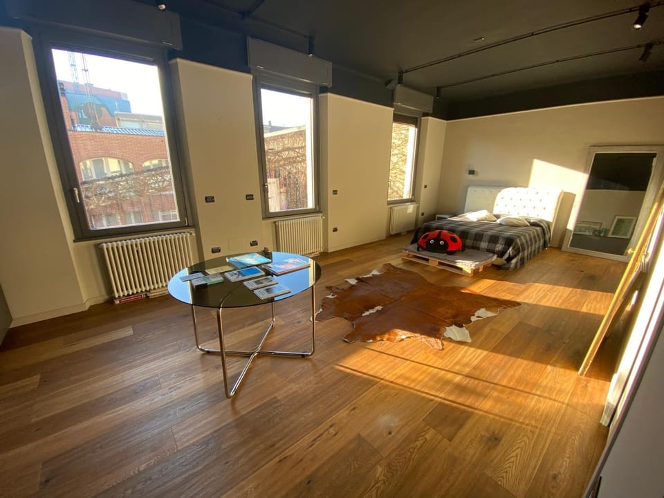 Bed, Photo of the whole room, Seating area, Bedroom, internet
