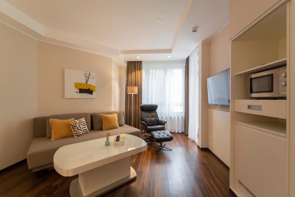 TV and multimedia, Living room, Seating area, minibar