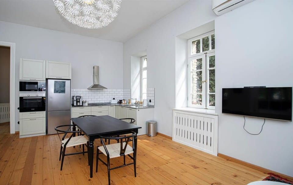 Tranquil 1BR Sololaki Apt - By Wehost House in Tbilisi, Georgia