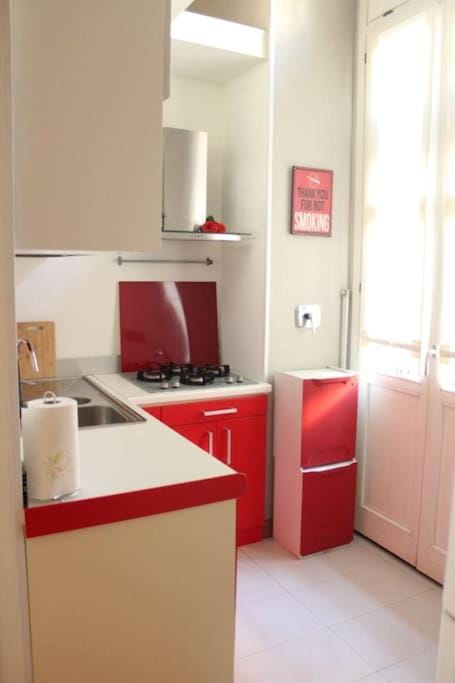 Kitchen or kitchenette, minibar