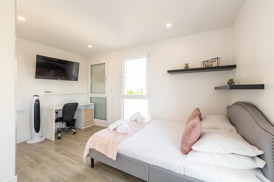 Bed, Bedroom