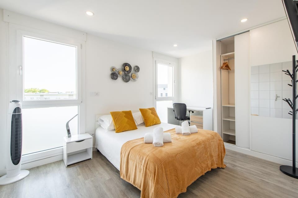 Bed, Bedroom