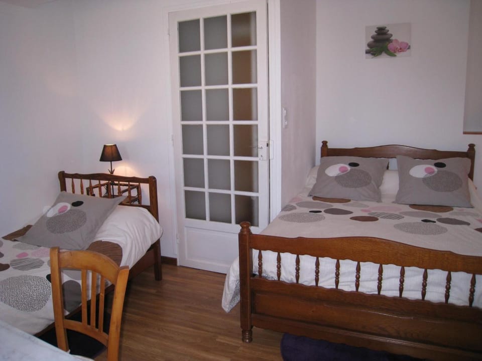 Property building, Living room, Bedroom