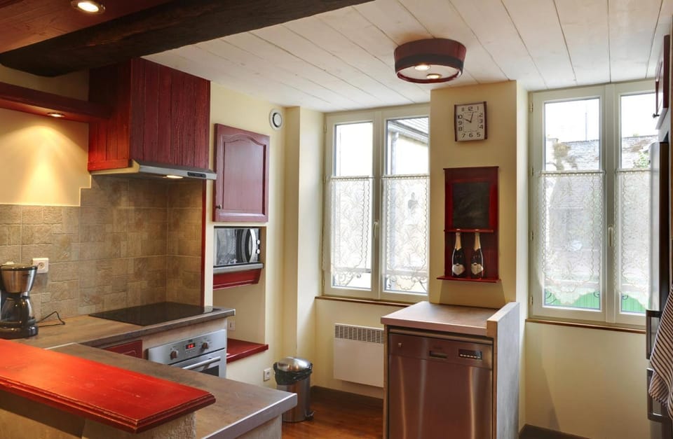 Kitchen or kitchenette, Living room