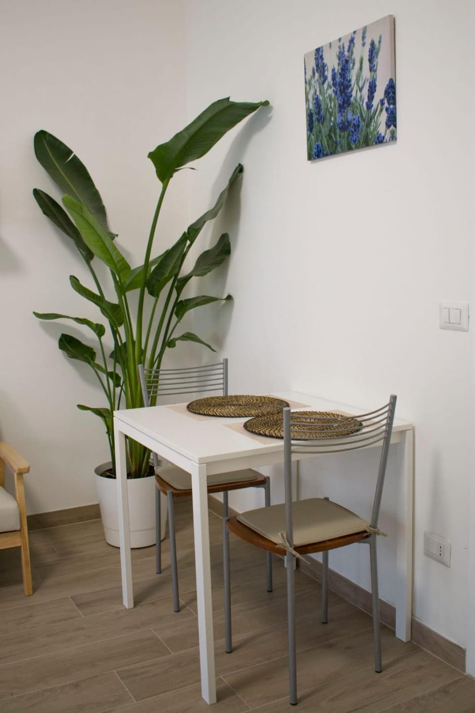 Seating area, Dining area