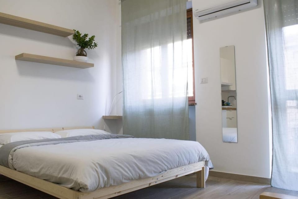 Bed, Photo of the whole room, Bedroom, air conditioner