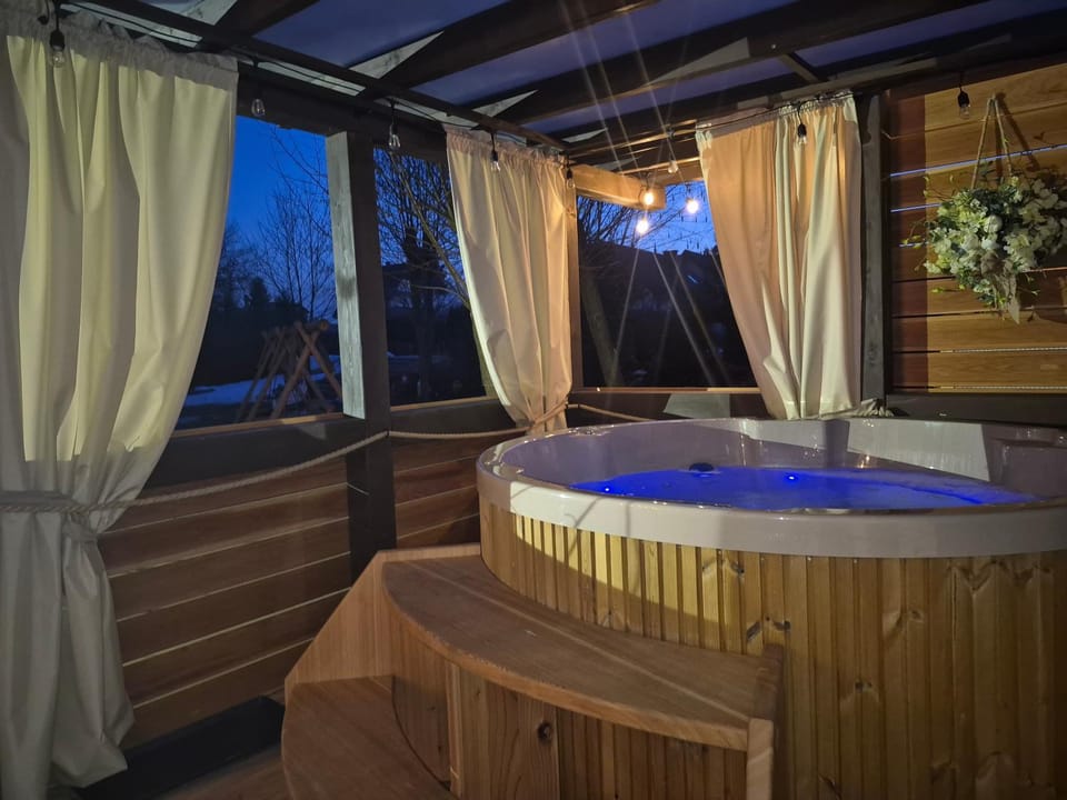 Apartament U Moniki, nad rzeką, jacuzzi w ogrodzie Apartment in Lesser Poland Voivodeship