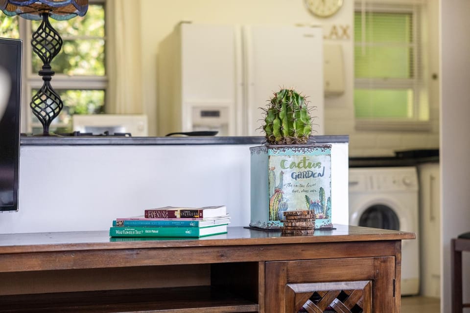 Living room, Seating area, kitchen