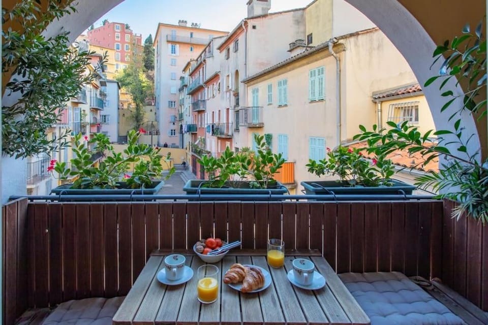#39 Staywizus - Old Town suite 3 BDR AC Balcony 5mins Walk to Sea Apartment in Nice