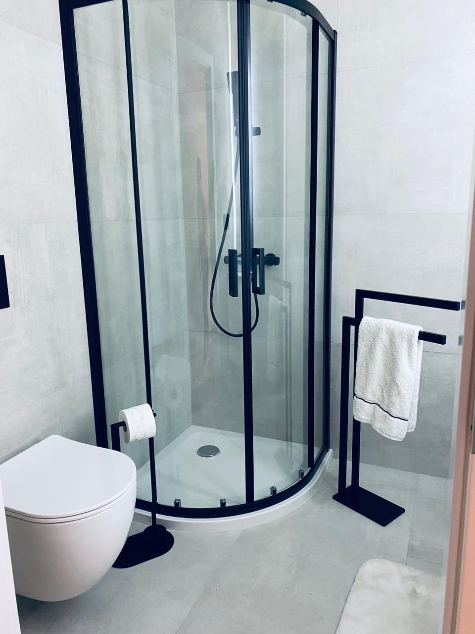 Shower, Toilet, Bathroom, towels