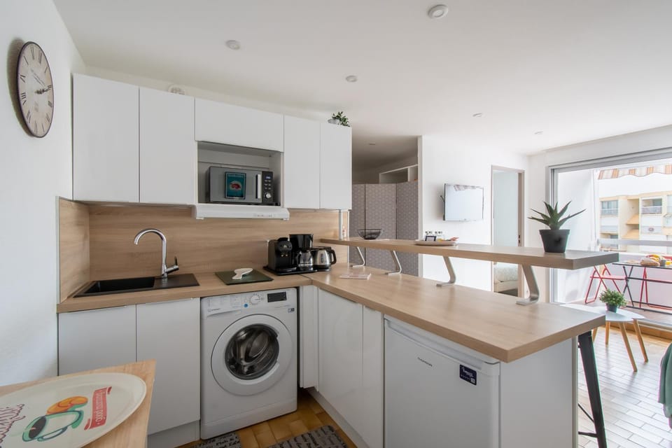 Kitchen or kitchenette, stove, kitchen