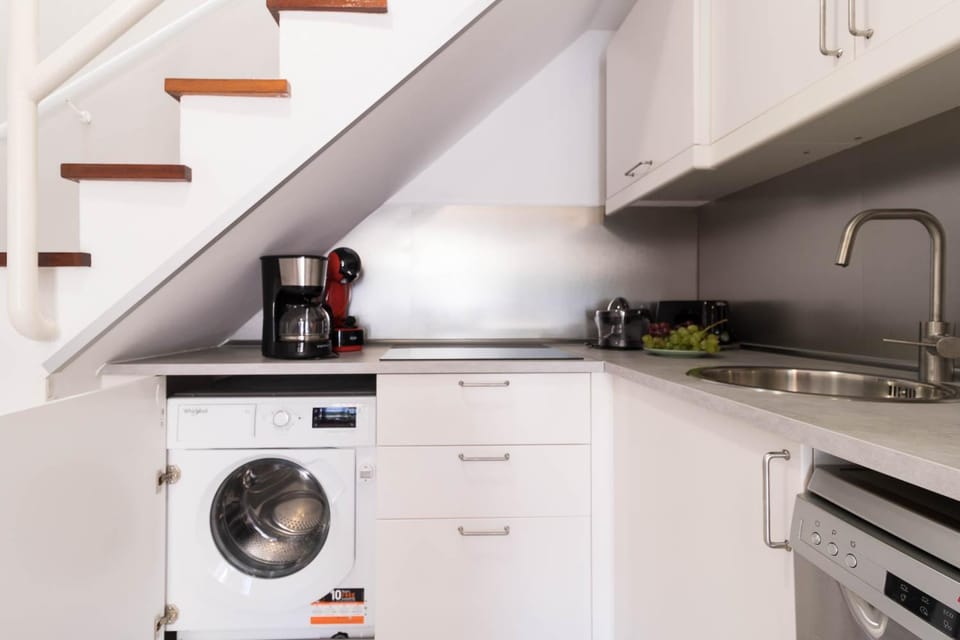 Coffee/tea facilities, dishwasher, minibar, stove, washing machine