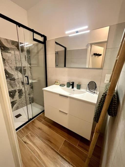 Shower, Bathroom