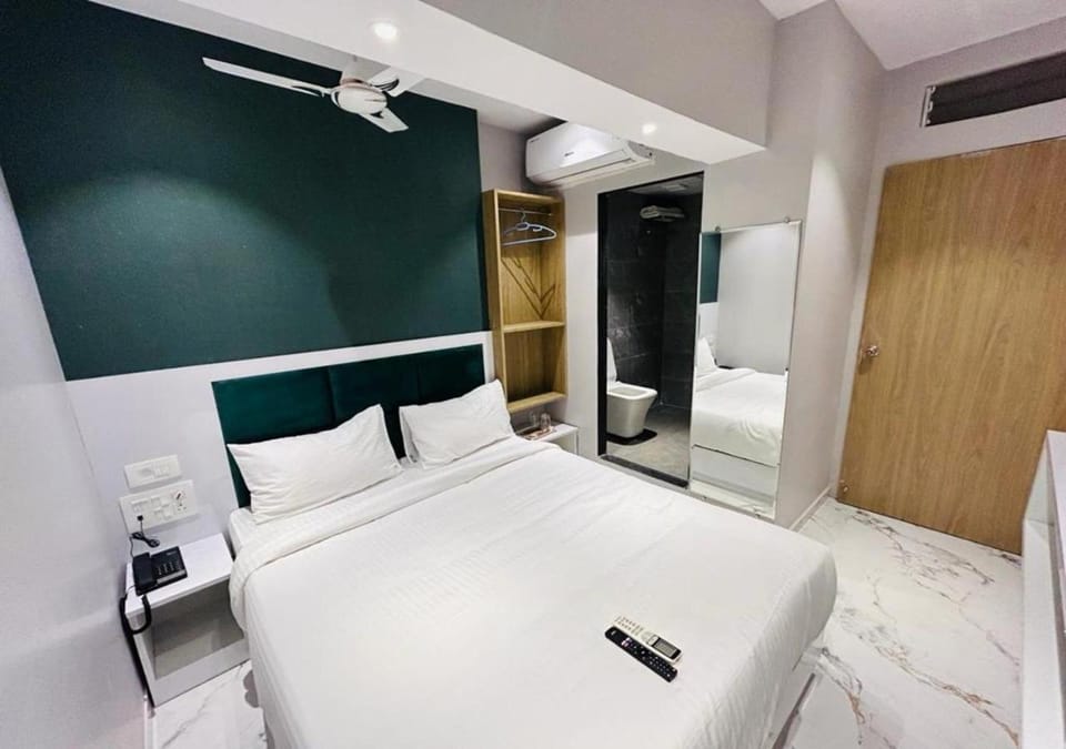 Bed, TV and multimedia