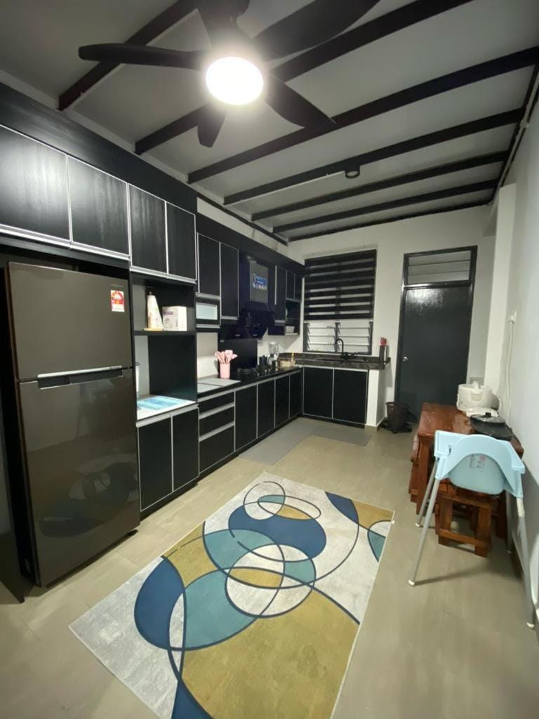 Kitchen or kitchenette, Dining area, minibar, stove