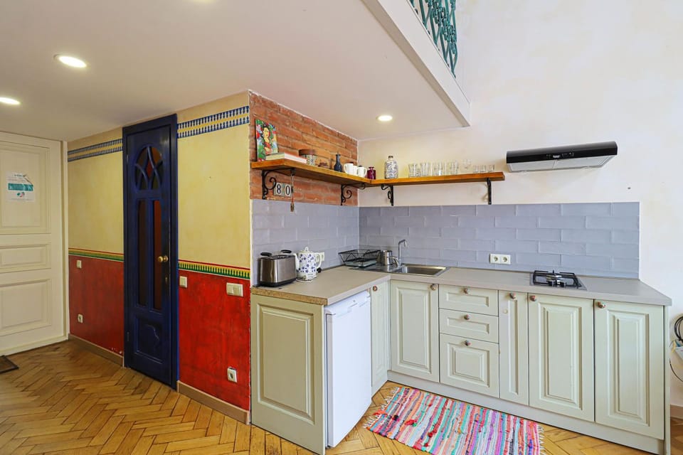 Central Tbilisi Modern 1BR Apt - By Wehost Apartment in Tbilisi, Georgia