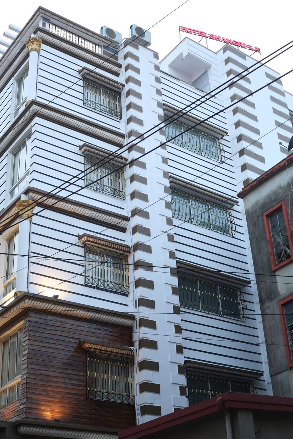 Hotel Shangri-La Bed and Breakfast in Kolkata