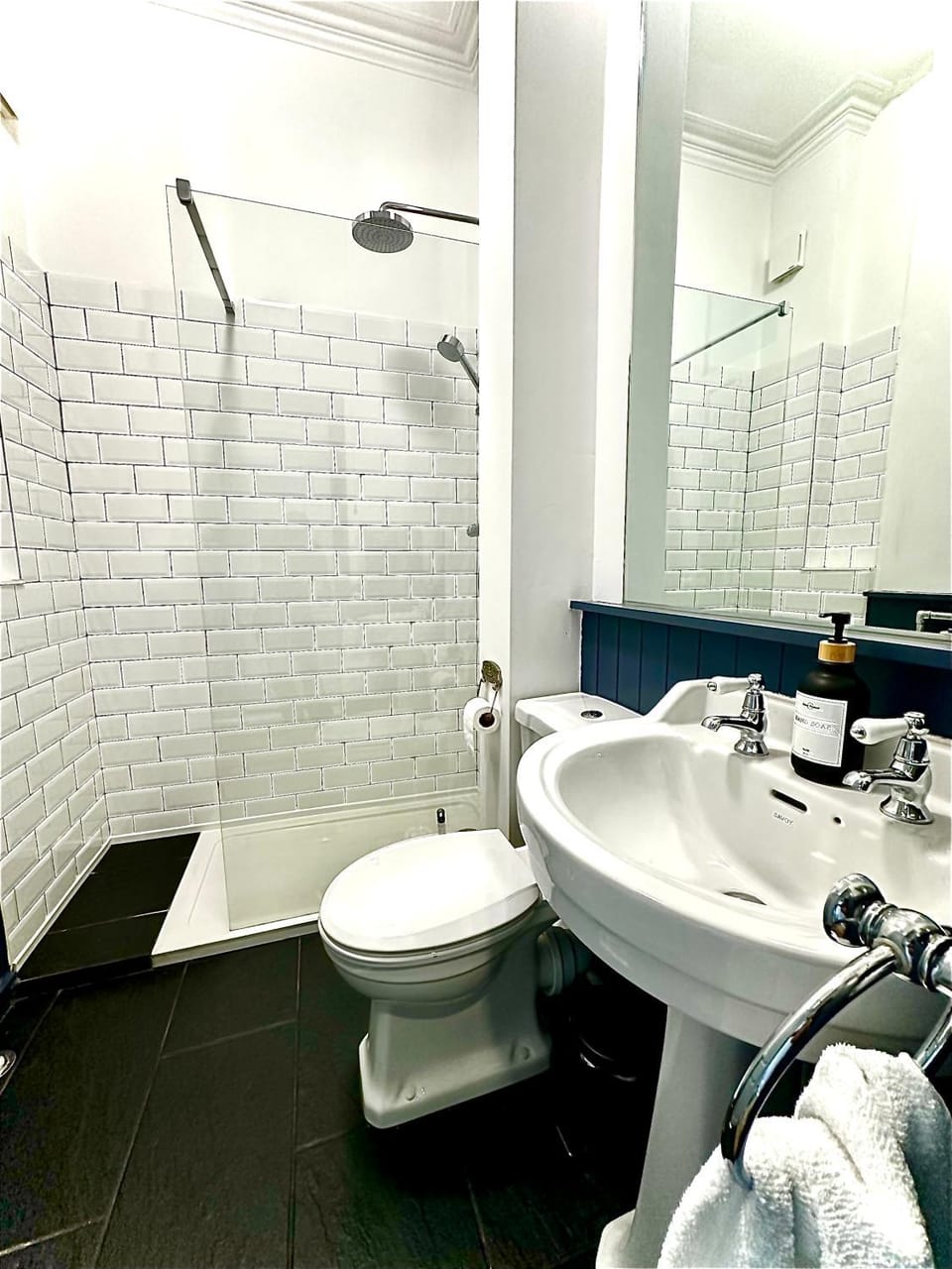 Shower, Toilet, Bathroom, towels
