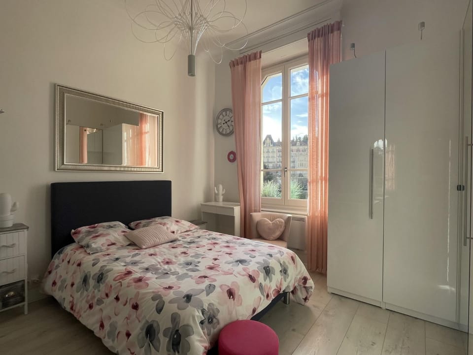 Bed, Photo of the whole room, Bedroom, wardrobe