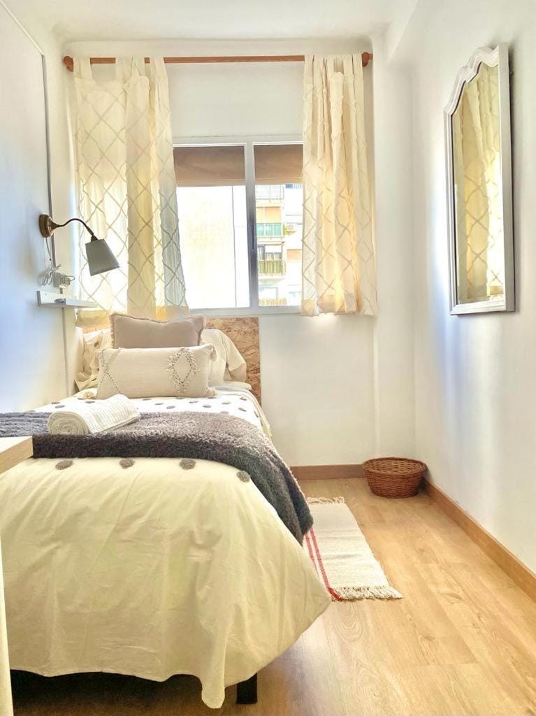 Photo of the whole room, Bedroom