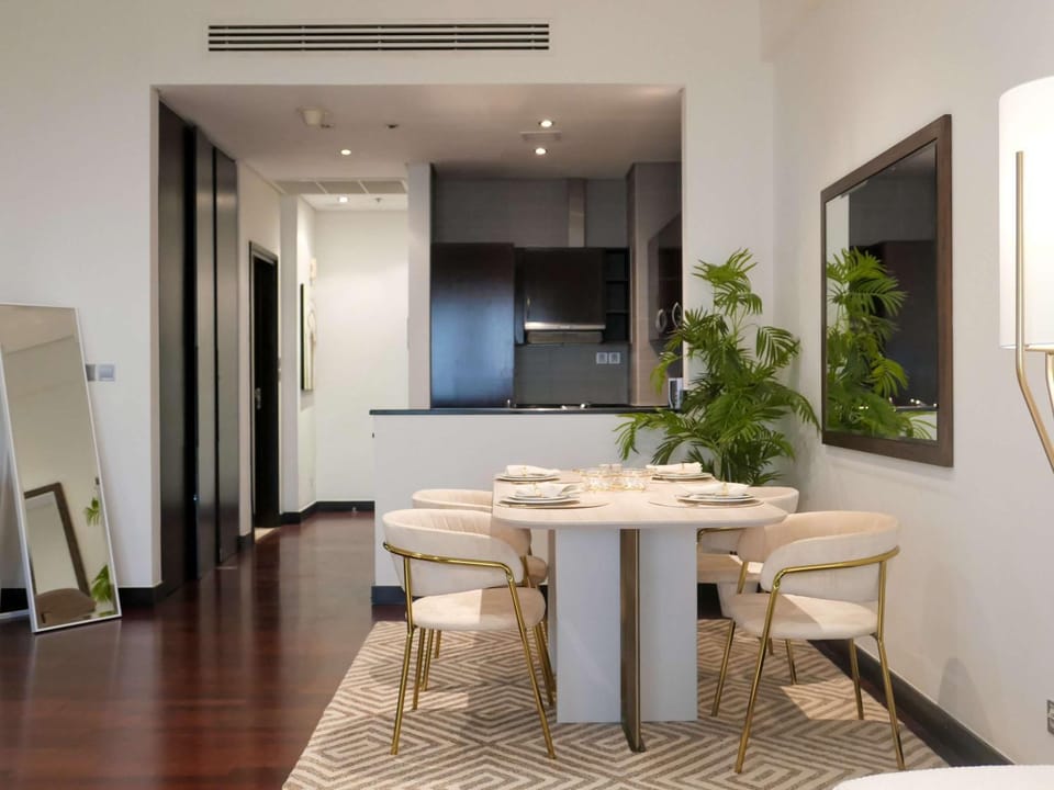 Elegant 1BR Full Palm View Apartment at 5 Star Resort Apartment in Dubai