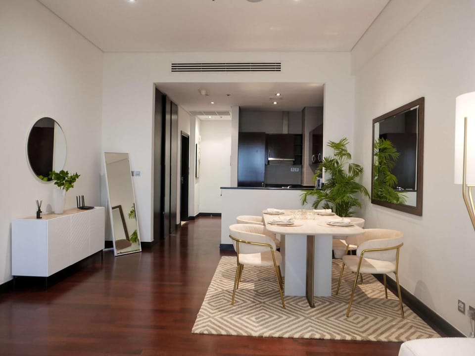 Elegant 1BR Full Palm View Apartment at 5 Star Resort Apartment in Dubai