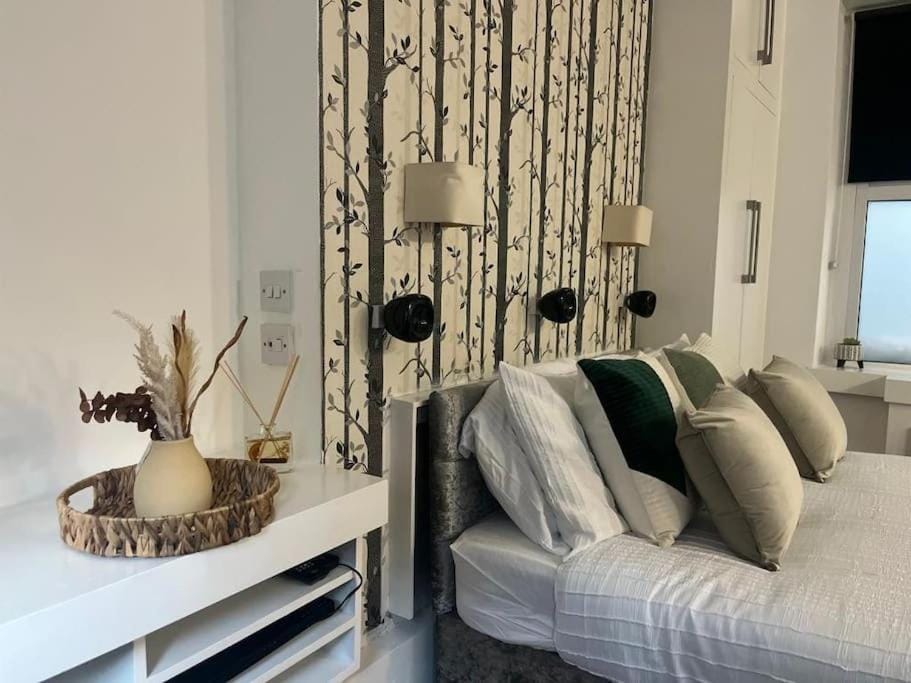 Tree studio apartment Barbican F3 Apartment in London Borough of Islington