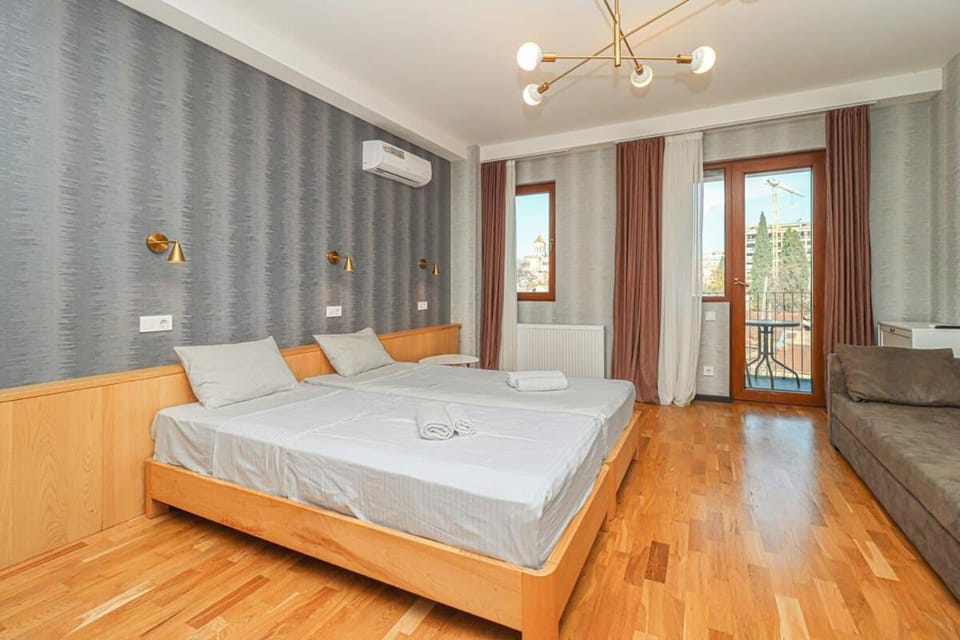 Charming Studio In Old Tbilisi- By Wehost House in Tbilisi, Georgia