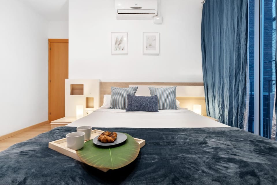Bed, Photo of the whole room, Bedroom, air conditioner
