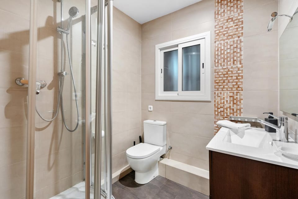 Shower, Bathroom, towels