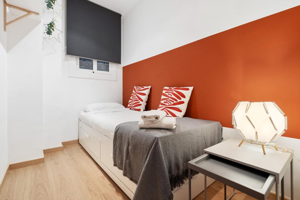 Bed, Photo of the whole room, Bedroom