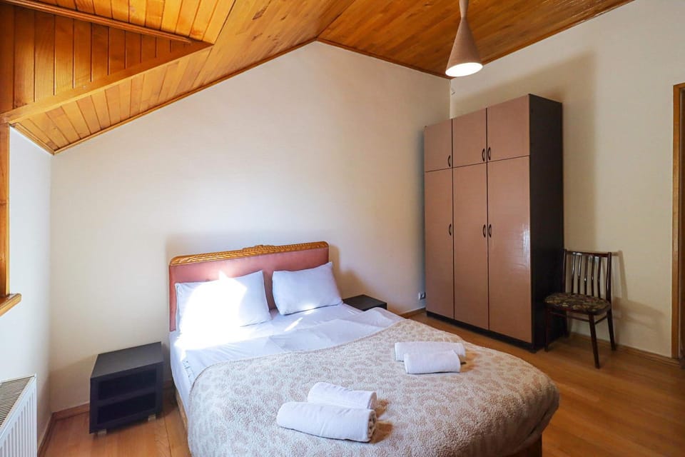 Central 4BR Apt for Groups & Families - By Wehost Apartment in Tbilisi, Georgia