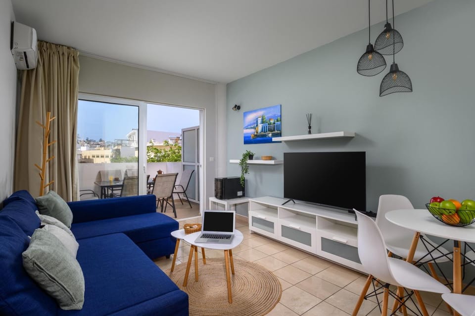 Communal lounge/ TV room, TV and multimedia, Living room