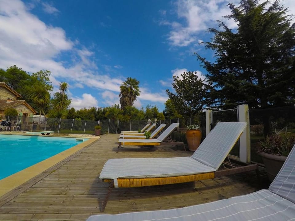 Swimming pool, sunbed