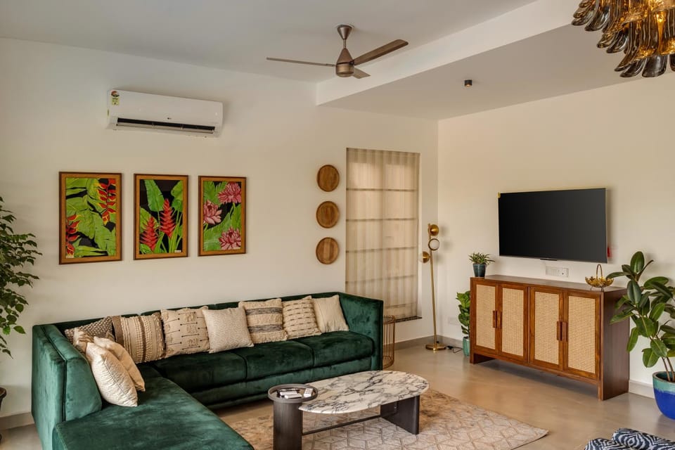 TV and multimedia, Living room, Seating area, fireplace, air conditioner