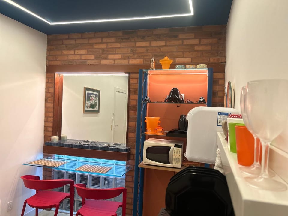 Kitchen or kitchenette, minibar