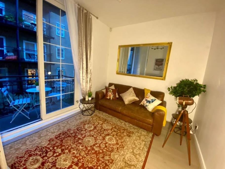 Sanctuary by the Shard Apartment in London Borough of Southwark