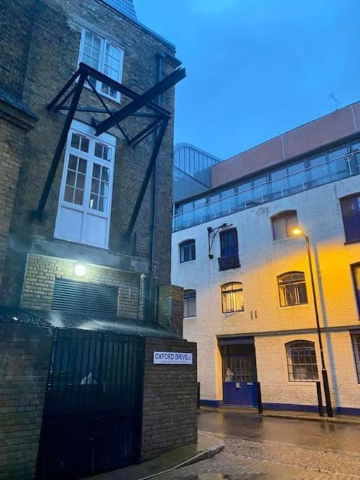 Sanctuary by the Shard Apartment in London Borough of Southwark