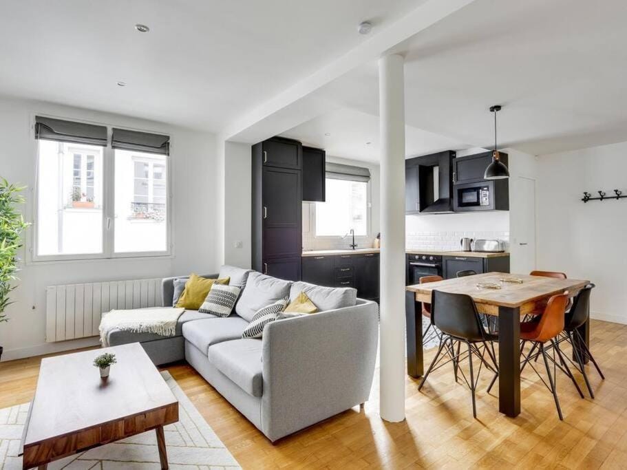 Kitchen or kitchenette, Living room, Seating area, Dining area, minibar