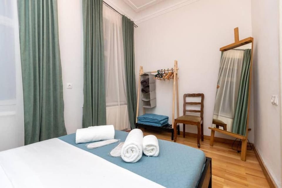 Opera House 2BR Apt with Tbilisi Charm - By Wehost Apartment in Tbilisi, Georgia