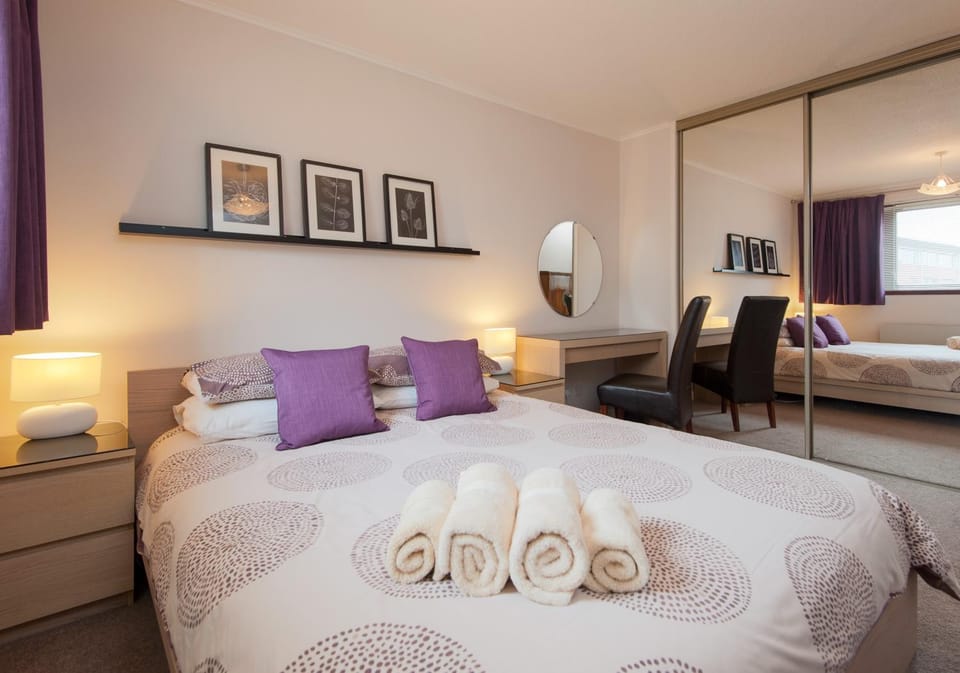 Bed, Decorative detail, Bedroom